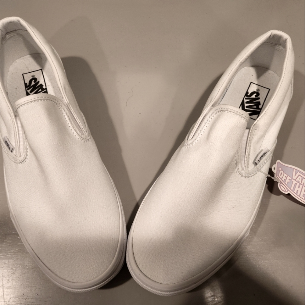 NWT Van's classic slip ons SZ 10.5 mens